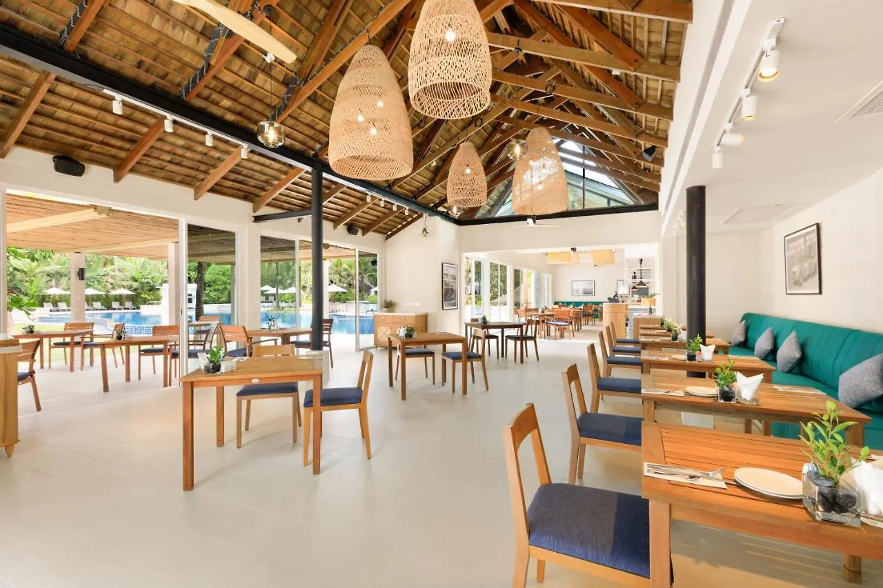 Outrigger Khao Lak Beach Resort - Sha Extra Plus