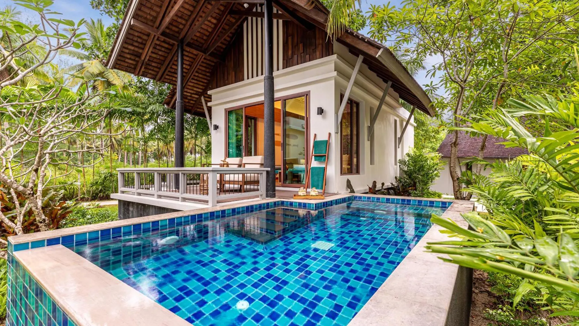 Outrigger Khao Lak Beach Resort - Sha Extra Plus