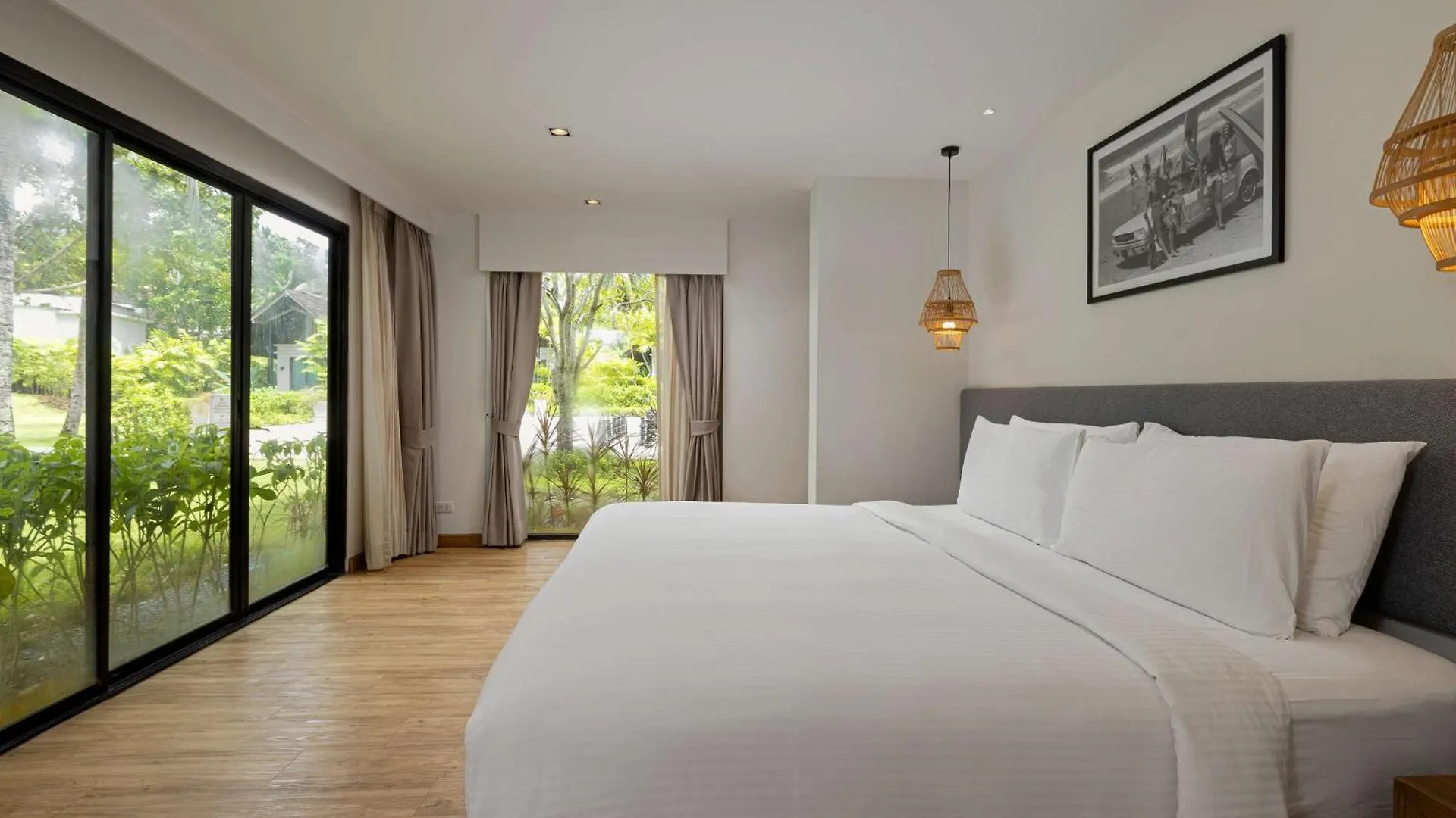 Outrigger Khao Lak Beach Resort - Sha Extra Plus